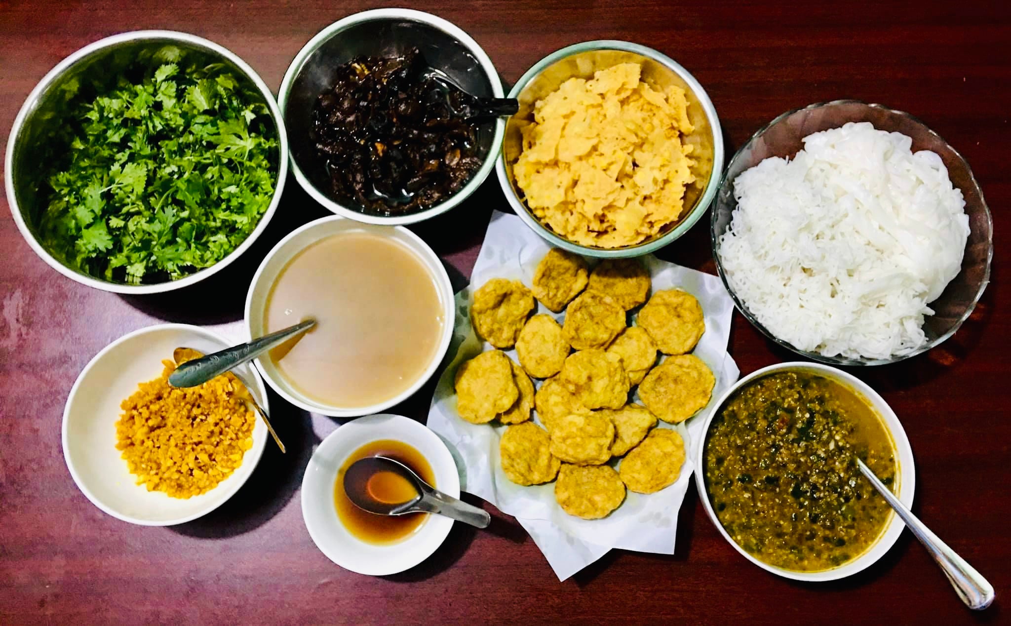 ESS အိမ့်စည်းစိမ် ရခိုင်မုန့်တီ ( ၅ ထုပ်တွဲ)